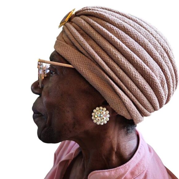 Vintage Off-White Pearl and Clear Aurora Borealis Beaded Cluster Clip-On Earring - Picture 1 of 7